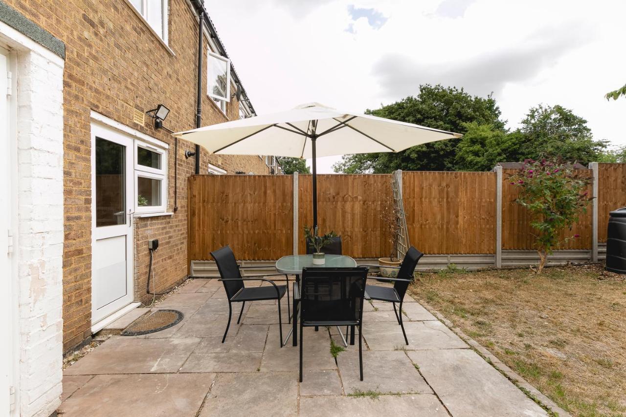 Skyvillion - Stevenage Spacious Comfy 2Bed House With Garden, Free Wifi & Parking Exterior foto