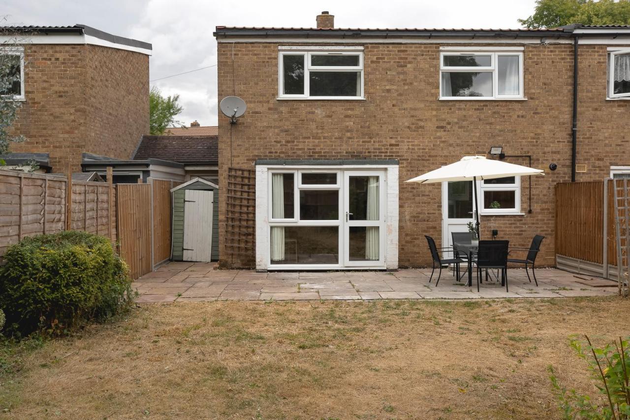 Skyvillion - Stevenage Spacious Comfy 2Bed House With Garden, Free Wifi & Parking Exterior foto