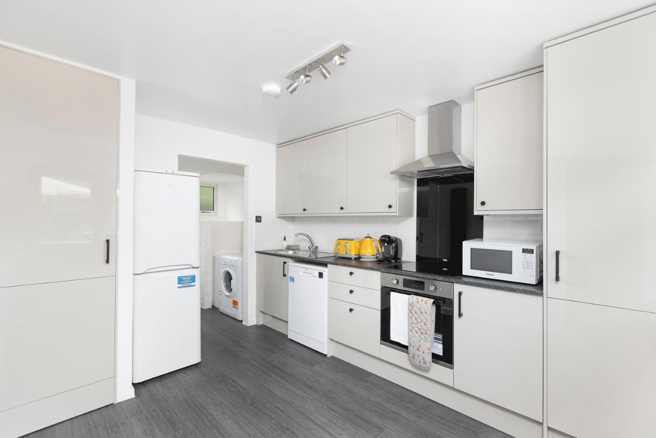 Skyvillion - Stevenage Spacious Comfy 2Bed House With Garden, Free Wifi & Parking Exterior foto